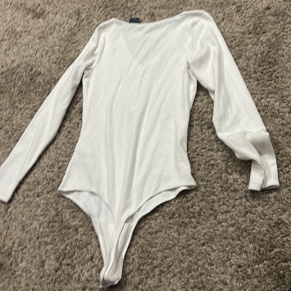 3 BRAND NEW ABERCROMBIE BODYSUITS 🤍🤍🤍 - Picture 4 of 12